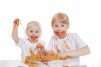 Pasta und weiße Hemden plakat